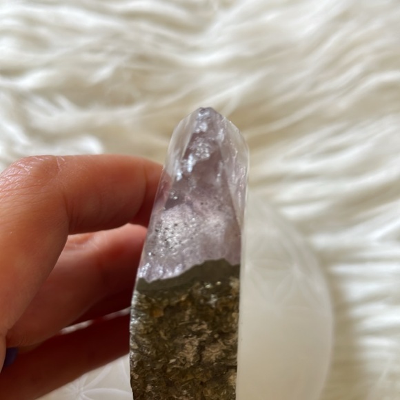 Fluorite with pyrite little tower Freeform - Picture 6 of 6